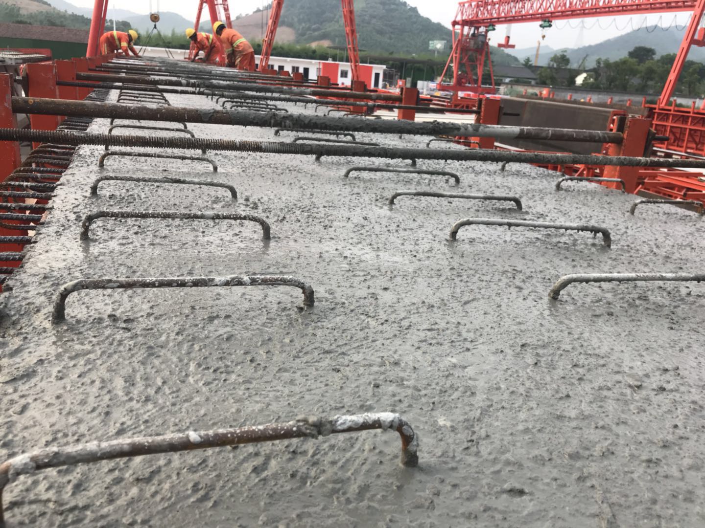 澆筑現(xiàn)場.jpg