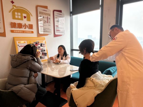 d4bf2eb6eda5468549f81814e74bfc67.jpg 中醫(yī)會診222.jpg