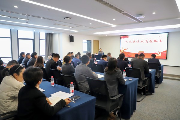 會(huì)議現(xiàn)場-側(cè)面照(1).jpg