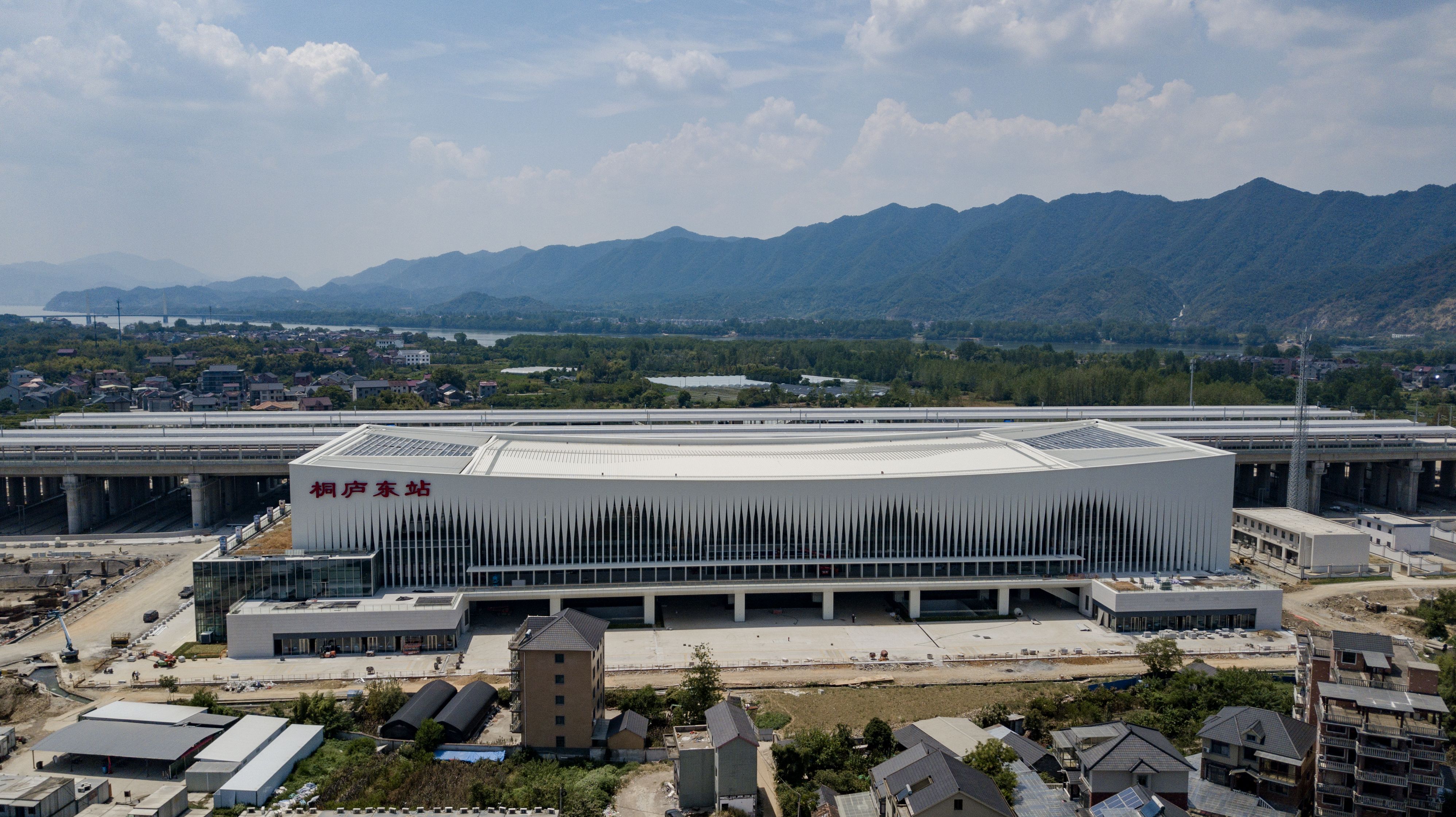 2c4f113a16496055e20d81c3acfd8eb1.jpg 桐廬東站2.jpg